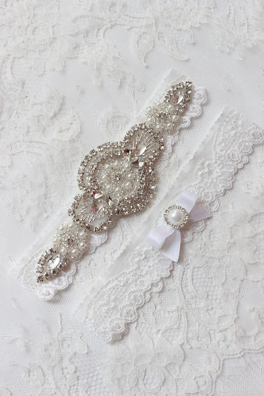 petite - friendly women gartersALICE | White Lace Wedding Garter Set with Crystals and Pearls - Classic Wedding Garter