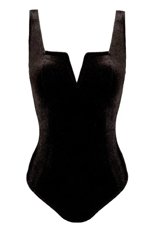 Sleeveless Bodysuits for a Cool and Casual Summer LookBersèra black swimsuit