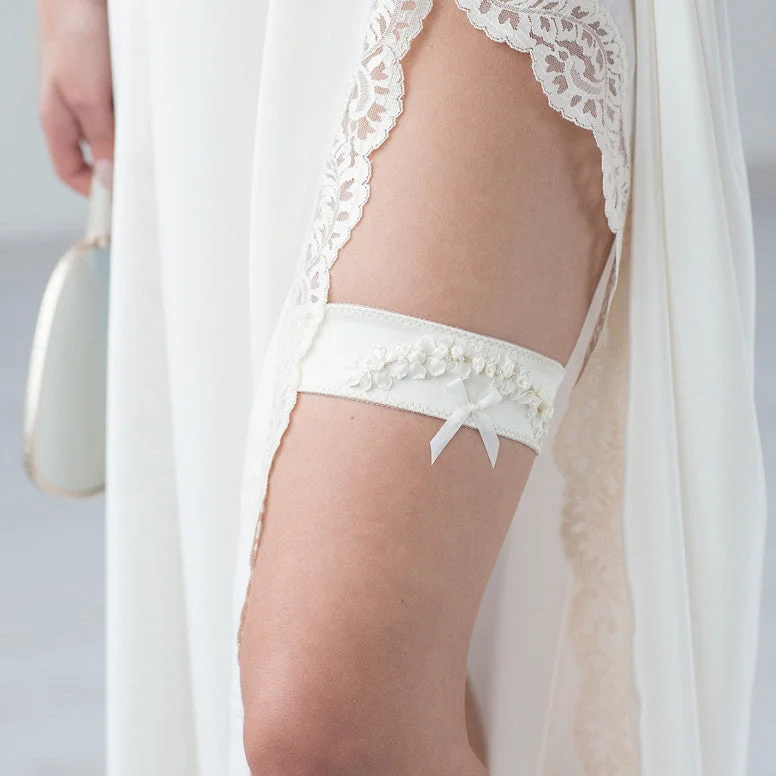 statement - making women gartersWedding Bridal Garter Champagne Embroidery