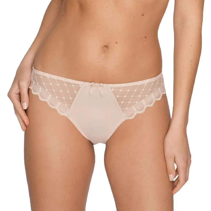 seamless low - rise women briefs for a sleek fitA La Folie Rio Brief In Caffe Latte